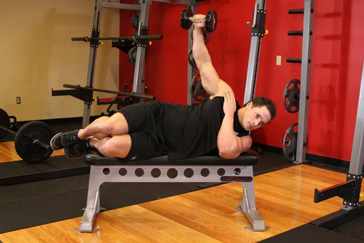 Lying One-Arm Lateral Raise — contração