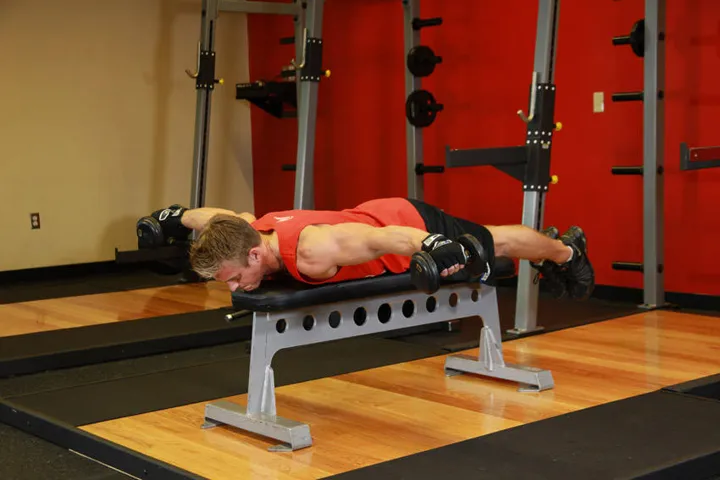 Lying Rear Delt Raise — posição inicial