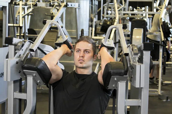 Machine Triceps Extension — posição inicial
