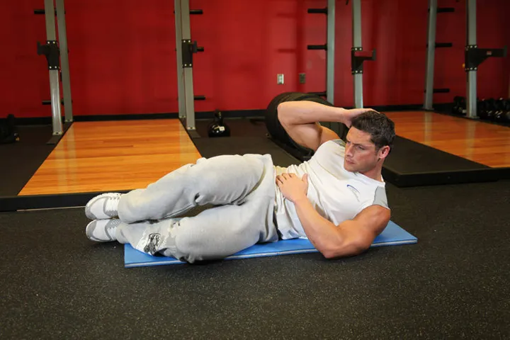 Oblique Crunches - On The Floor — contração
