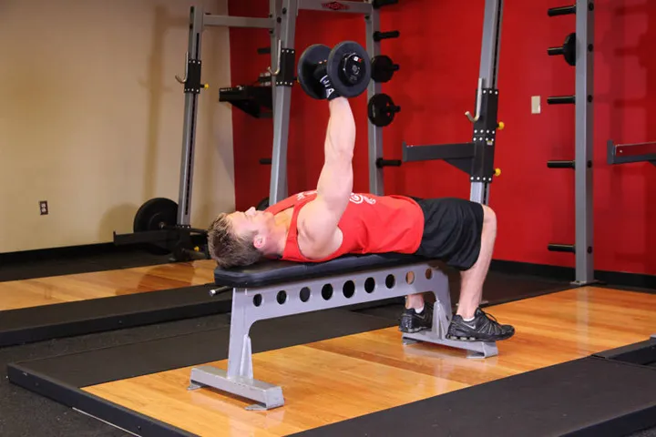 One Arm Dumbbell Bench Press — contração