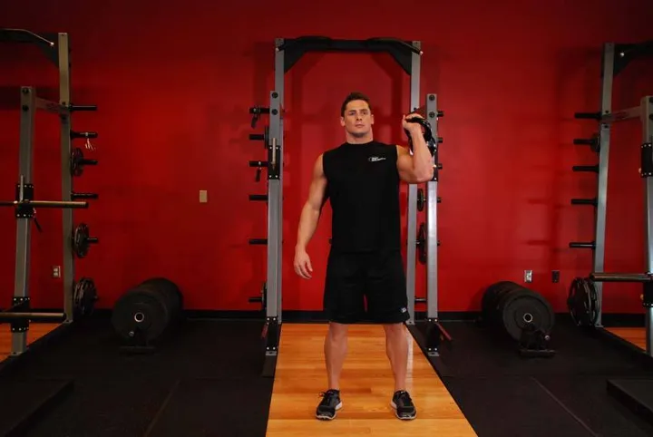 One-Arm Kettlebell Push Press — posição inicial