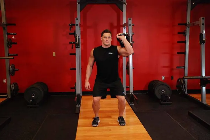 One-Arm Kettlebell Push Press — contração