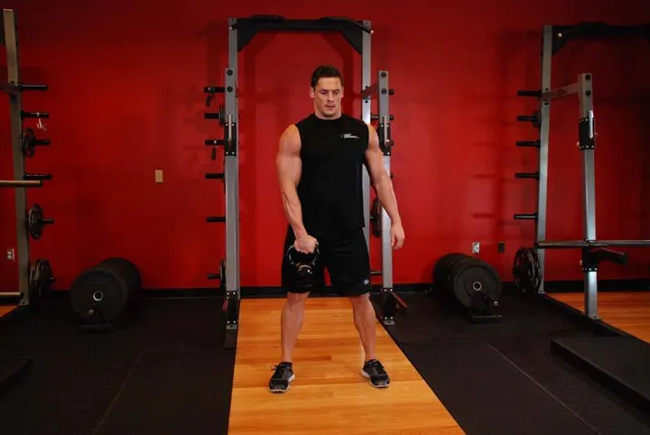 One-Arm Kettlebell Snatch — posição inicial