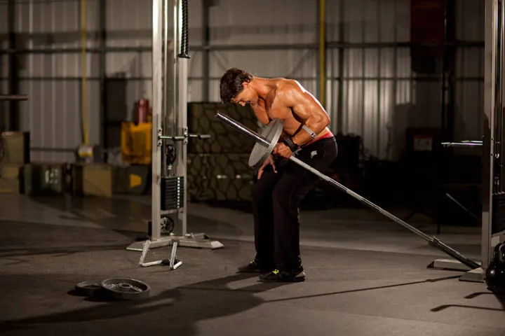 One-Arm Long Bar Row — contração