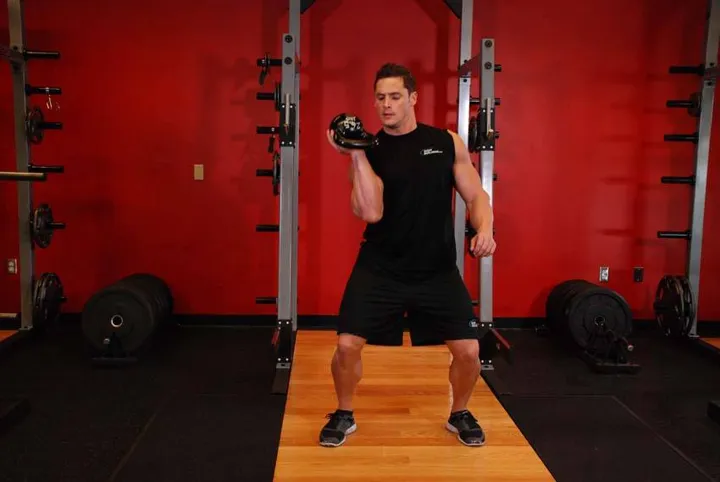 One-Arm Open Palm Kettlebell Clean — contração