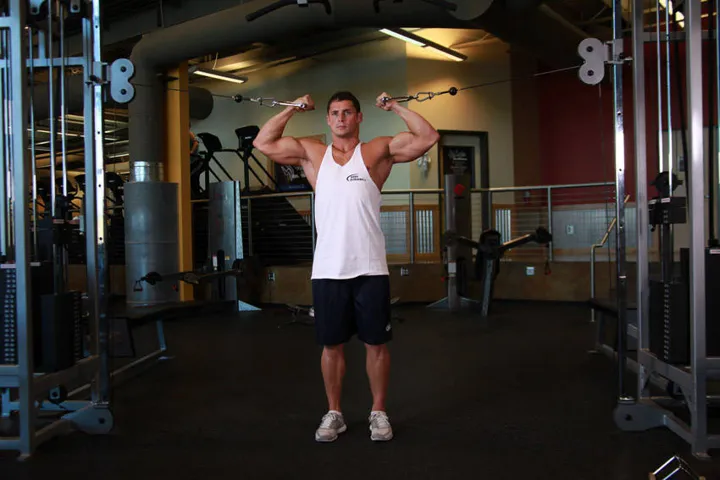 Overhead Cable Curl — contração