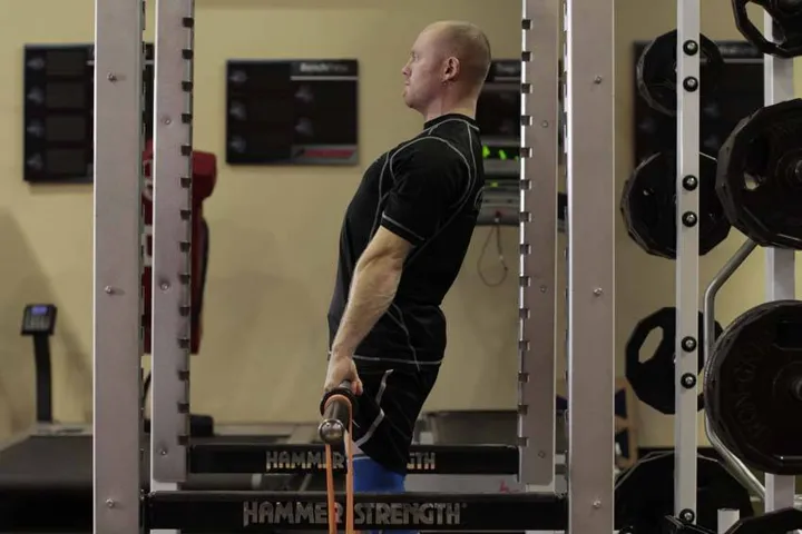 Rack Pull with Bands — contração