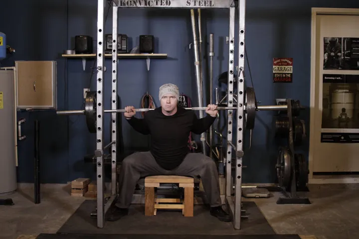 Reverse Band Box Squat — contração