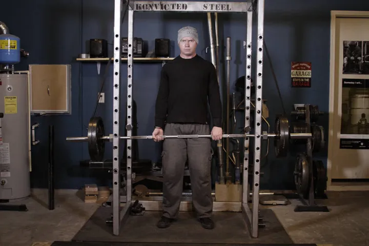 Reverse Band Deadlift — contração