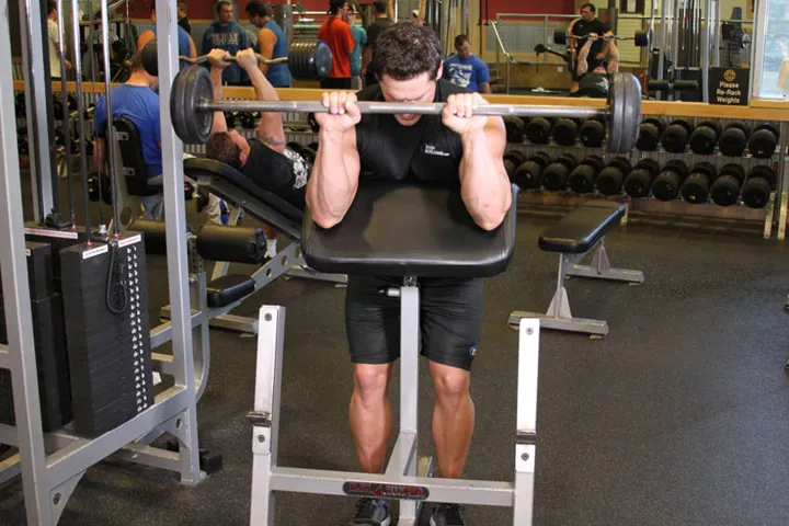 Reverse Barbell Preacher Curls — contração