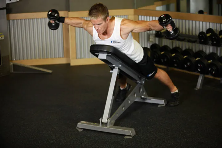 Reverse Flyes With External Rotation — contração