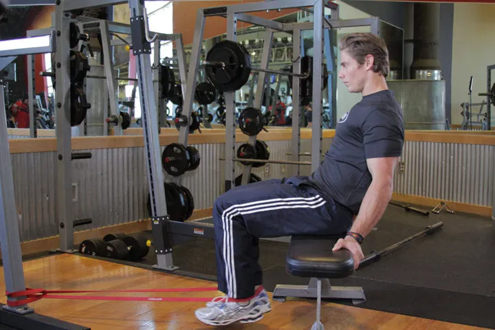 Seated Band Hamstring Curl — contração