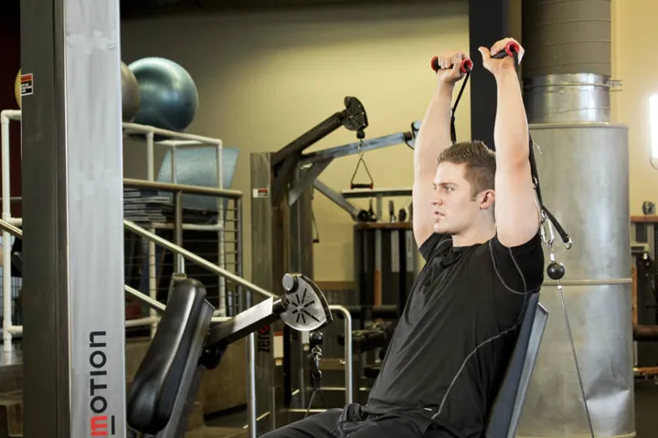 Seated Cable Shoulder Press — contração
