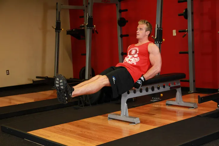 Seated Flat Bench Leg Pull-In — posição inicial