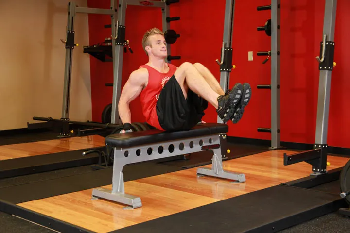 Seated Leg Tucks — posição inicial