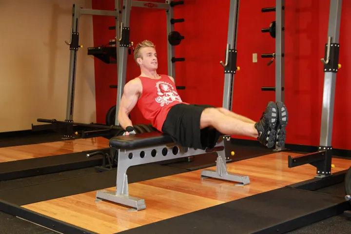 Seated Leg Tucks — contração