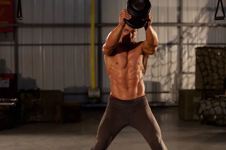 Single Dumbbell Raise — contração