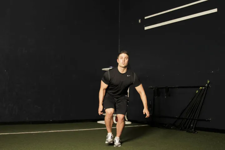 Single Leg Butt Kick — posição inicial