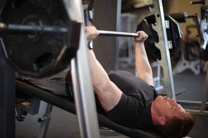 Smith Machine Decline Press — contração