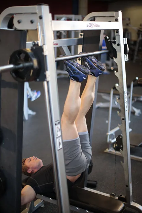 Smith Machine Hip Raise — contração