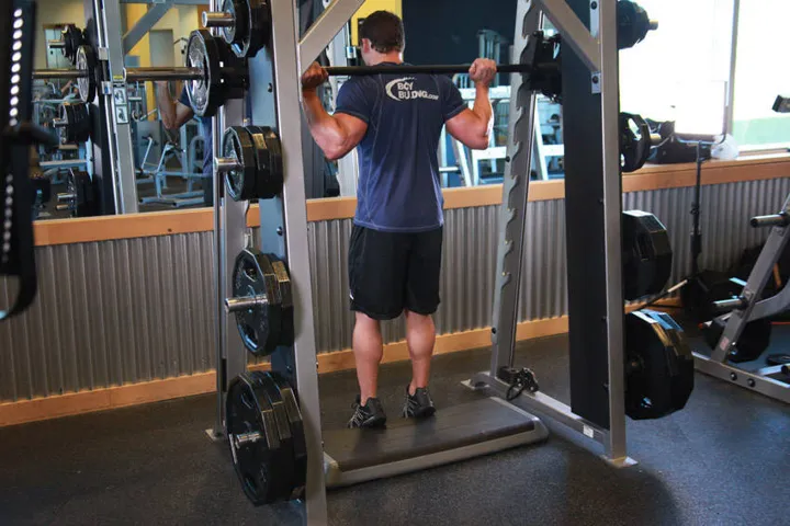 Smith Machine Reverse Calf Raises — contração
