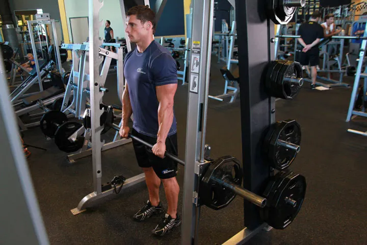 Smith Machine Stiff-Legged Deadlift — contração