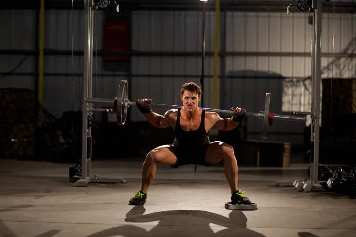 Squat with Plate Movers — contração