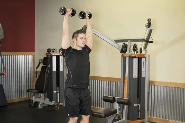 Standing Dumbbell Press — contração