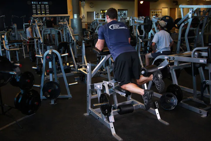 Standing Leg Curl — contração