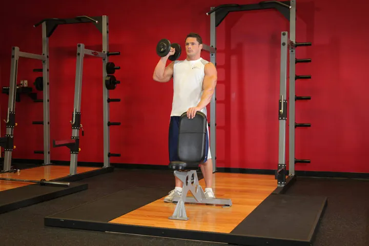 Standing Palm-In One-Arm Dumbbell Press — posição inicial