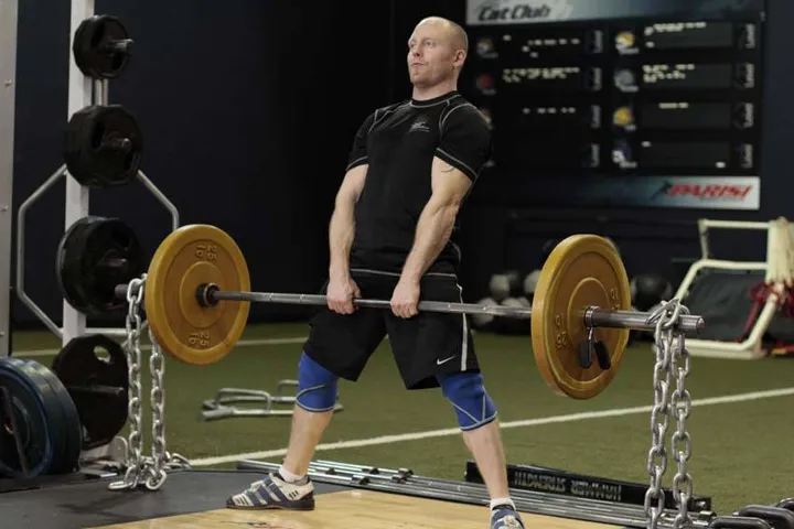 Sumo Deadlift with Chains — contração