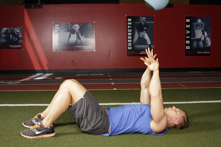 Supine Chest Throw — contração