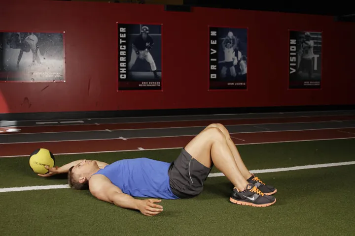 Supine One-Arm Overhead Throw — posição inicial