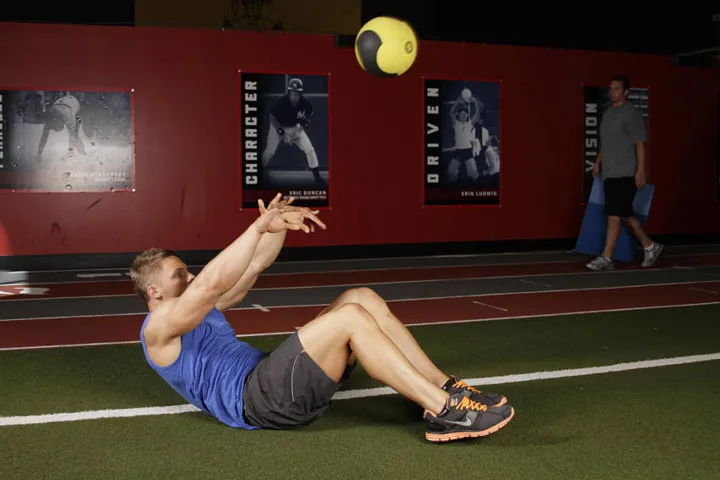 Supine Two-Arm Overhead Throw — contração