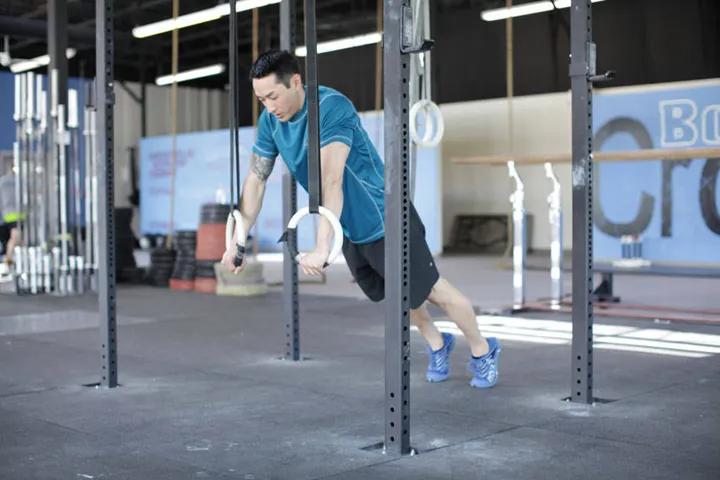 Suspended Push-Up — contração