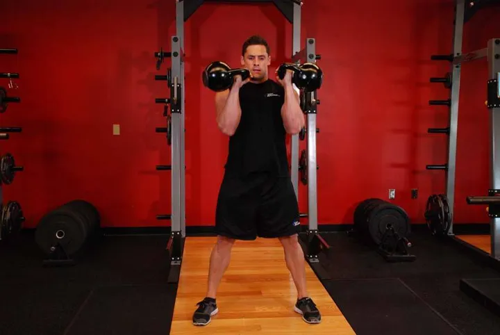 Two-Arm Kettlebell Clean — contração