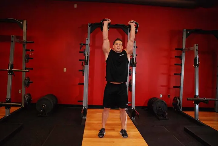 Two-Arm Kettlebell Jerk — contração