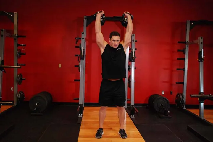 Two-Arm Kettlebell Military Press — contração
