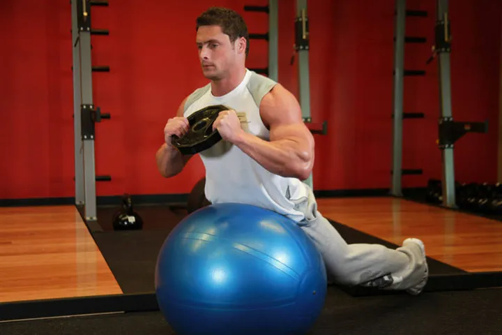 Weighted Ball Hyperextension — contração