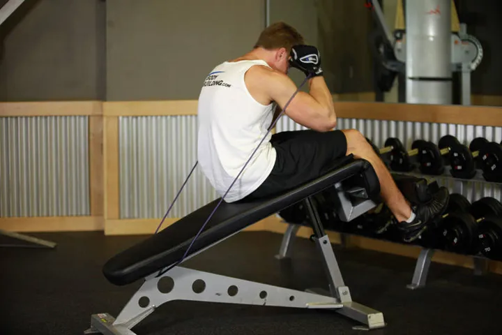 Weighted Sit-Ups - With Bands — contração