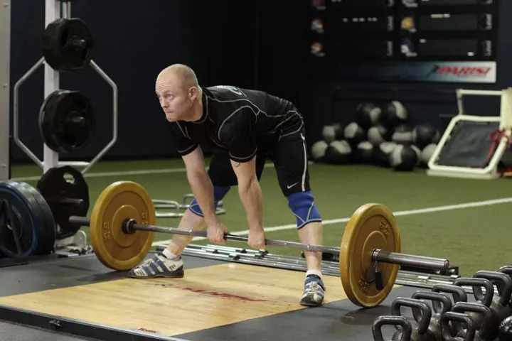 Wide Stance Stiff Legs — posição inicial